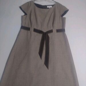 Studio 1 Size 14 Classic Taupe Cap-Sleeve Sheath Dress with Contrast Belt Lined